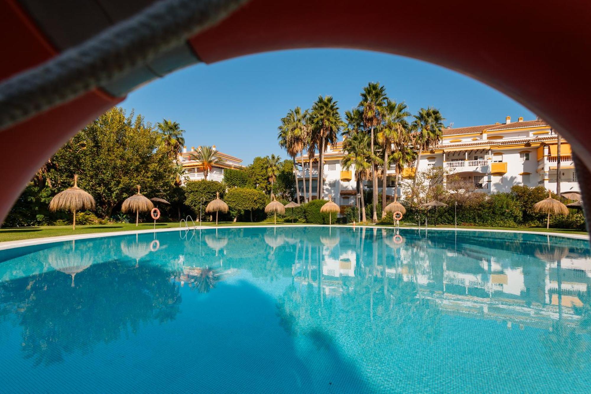 Ground Floor Holiday Apartment With Terrace And Pool In Puerto Banus, ماربيا المظهر الخارجي الصورة